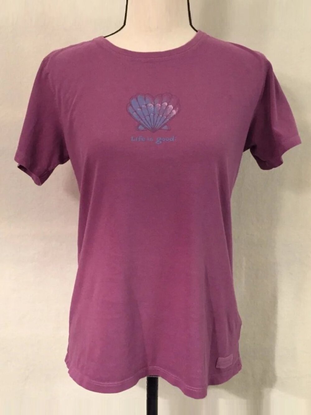 Life is Good crewneck purple heart sea shell short sleeve t-shirt